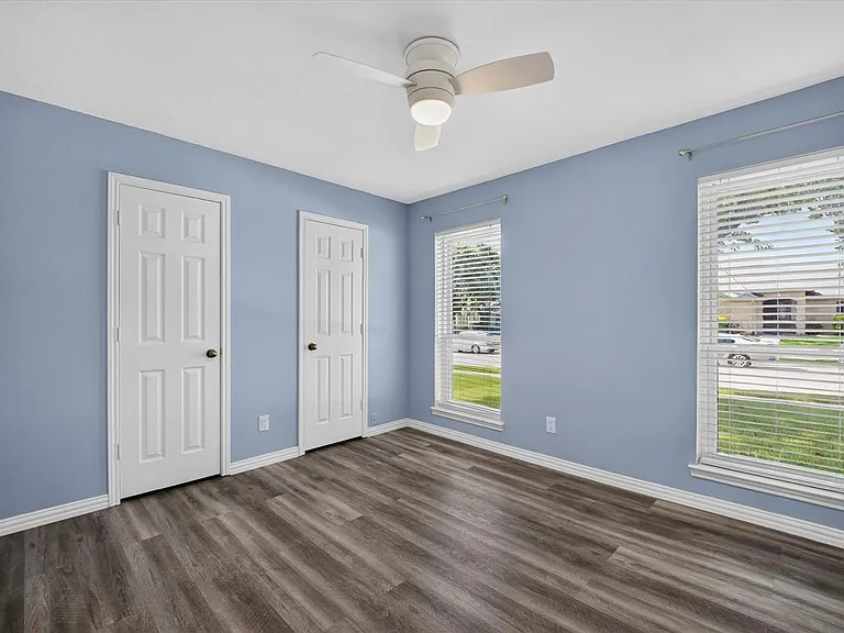 1521 Glenmore Dr — Photo 11