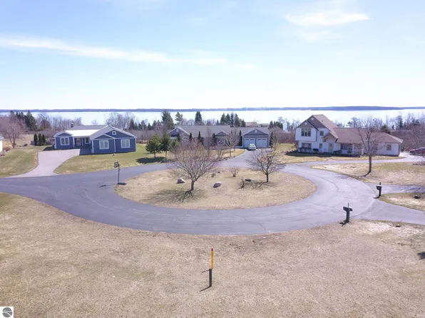 5178 S Shoreview Cir, Suttons Bay, MI 49682