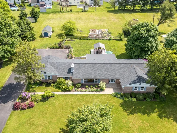 2375 Hillcrest Rd, Quakertown, PA 18951