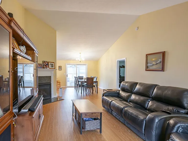 4 Myopia Ln — Photo 3
