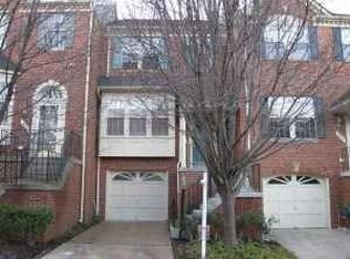 1446 Park Garden Ln, Reston, VA 20194