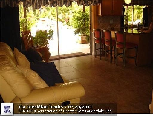 5th image of 10940 NW 40th St