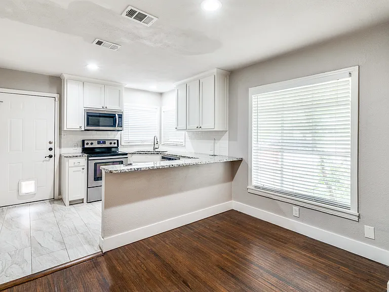 4229 Valentine St — Photo 4