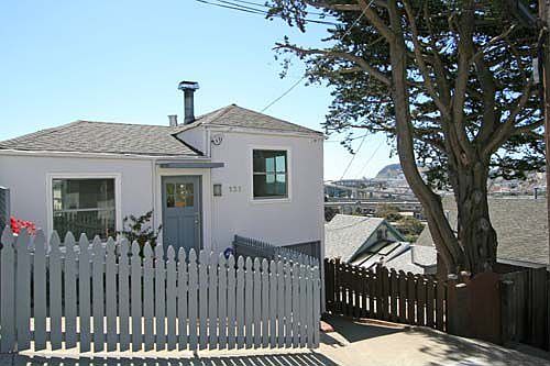 Detached with views on 3 sides