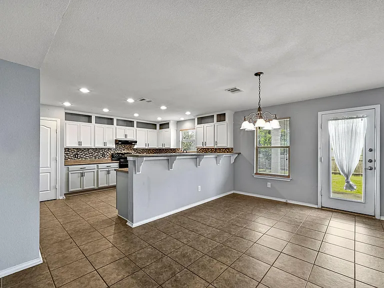 214 Briarwood Dr — Photo 11