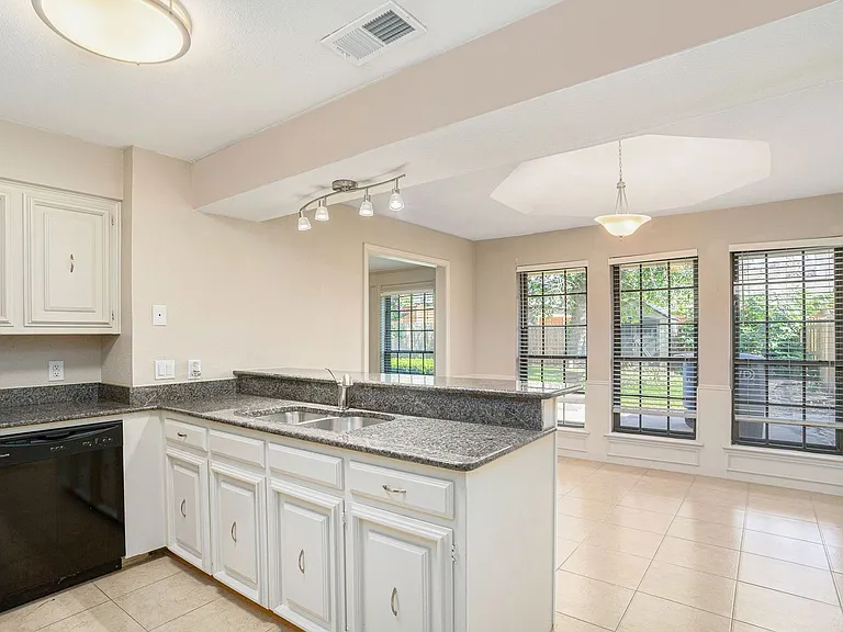 802 Pebblebrook Dr — Photo 10