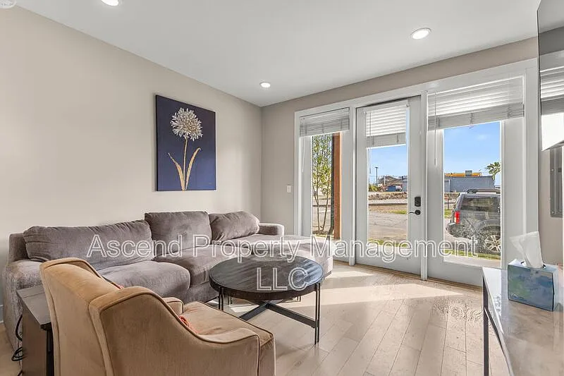 2 bed, 2.0 bath, 1350 sqft, $1,899 — Photo 3