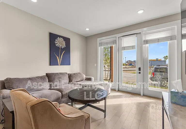 3155 Saint Elmo Ave #10 — Photo 3