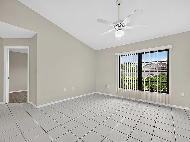 23245 Lehigh Ave — Photo 4