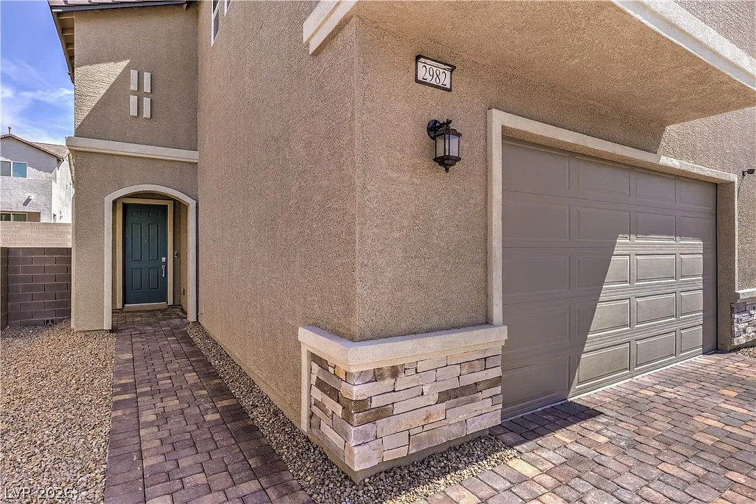 5 bed, 3.5 bath, 2642 sqft, $2,400 — Photo 4