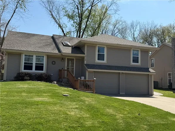 713 Deerfield St, Leavenworth, KS 66048