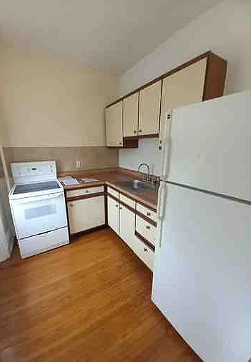 420 Front St #8