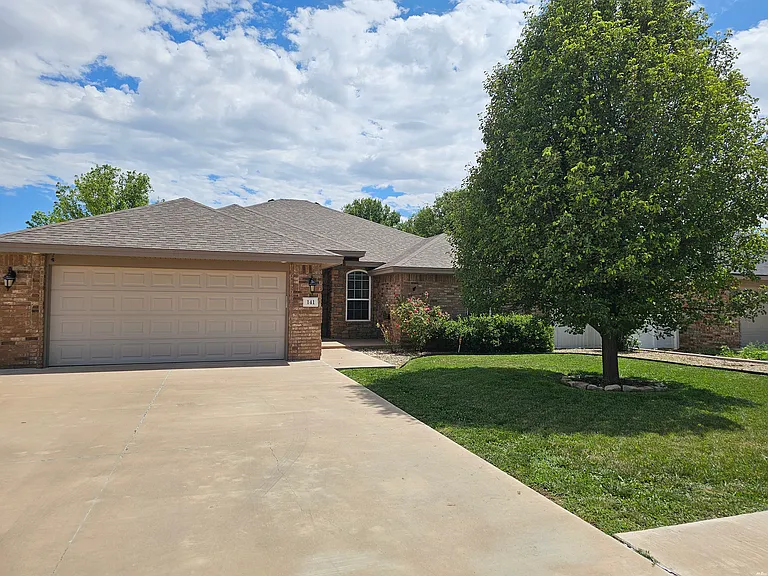 141 Mariposa Dr — Photo 1