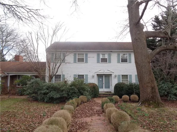 125 Heidi Dr, Portsmouth, RI 02871