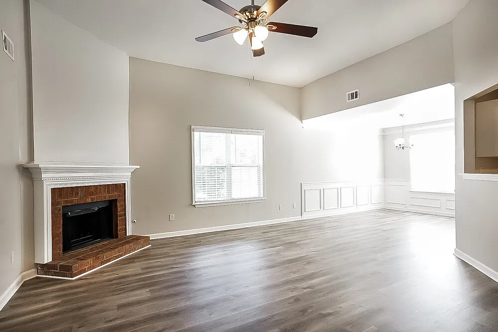 3 bed, 2.0 bath, 1628 sqft, $2,215 — Photo 4