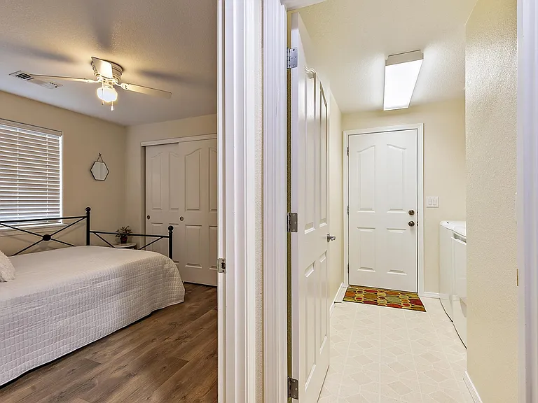 2327 Jeremy St — Photo 27