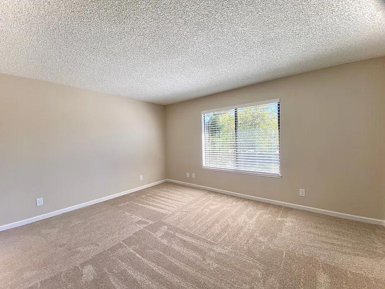 254 Hackamore Cmn — Photo 8