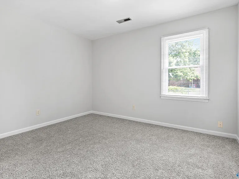 1008 Fieldstone Ct SE — Photo 15