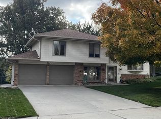 7395 Madison St, Ralston, NE 68127