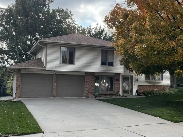 7395 Madison St, Ralston, NE 68127