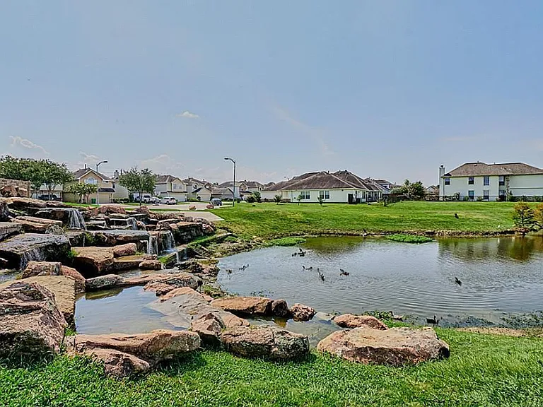 10903 Windfern Lakes St — Photo 20