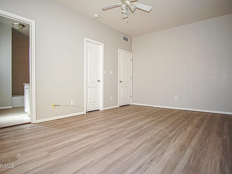 528 Green Village Ct #B — Photo 15
