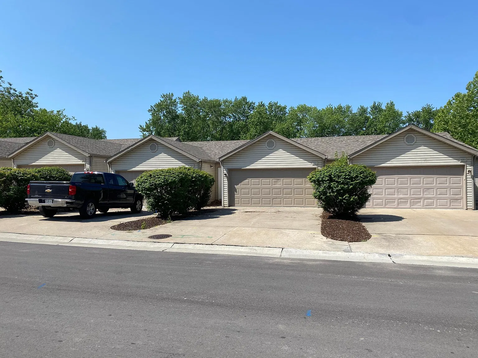 4538 W Bellview Dr — Photo 1