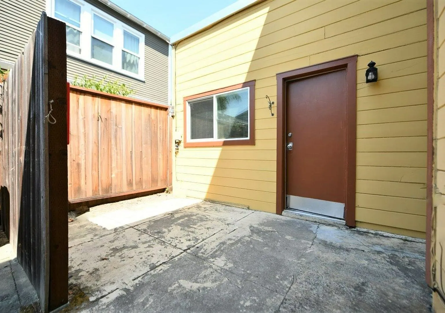 15p013 - Shattuck — Photo 4