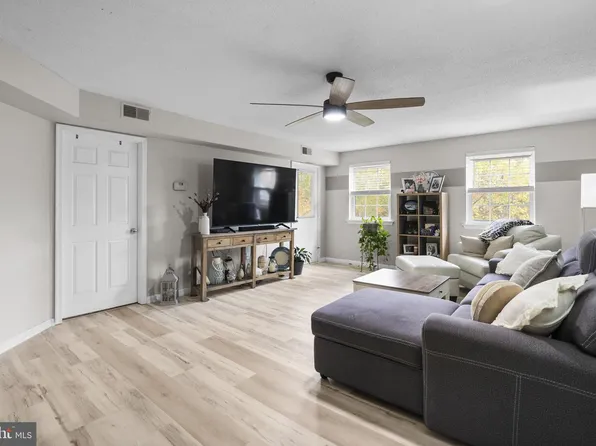 167 Woodstream Dr #167, Norristown, PA 19403