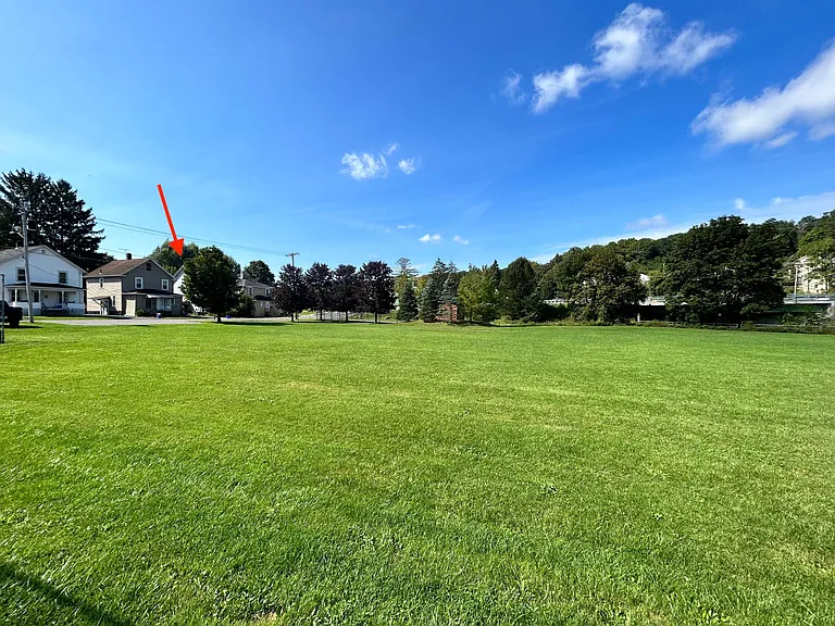 Home is directly across the street from a beautiful park with Pickelball, baseball, basketball and walking trails