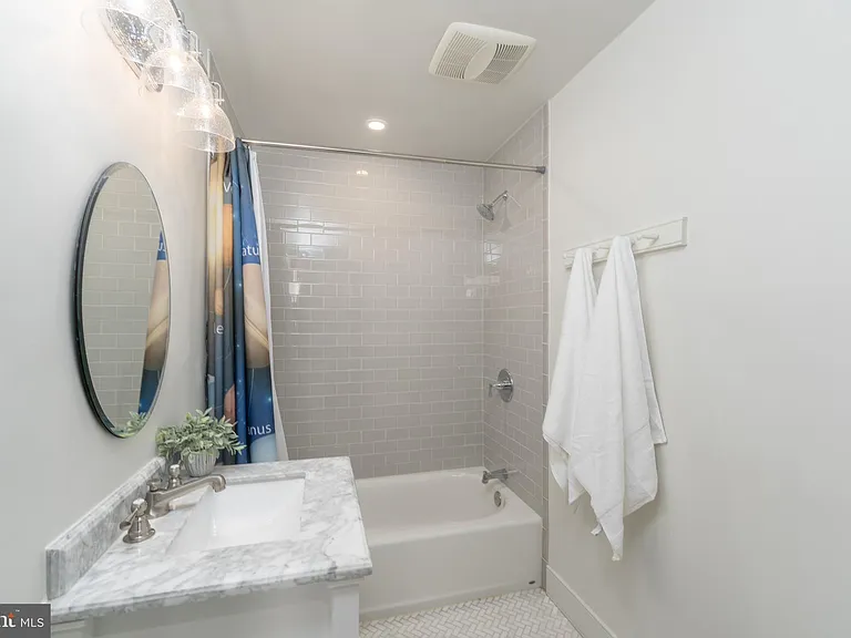 806 S Ann St — Photo 21