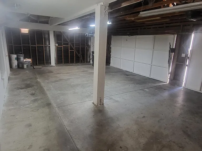 2057 Rosemary Ct — Photo 25