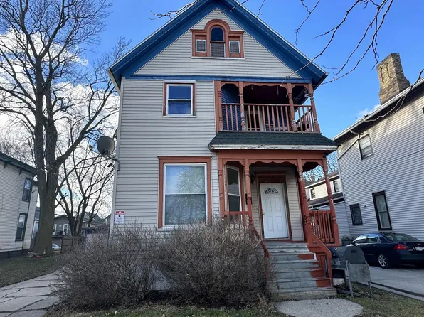 820 College AVENUE, Racine, WI 53403