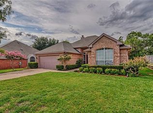 2216 New Mill Ln, Arlington, TX 76012