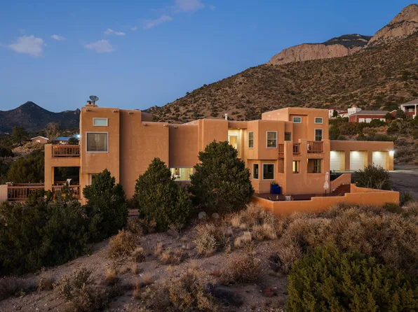 18 Tierra Monte Dr NE, Albuquerque, NM 87122