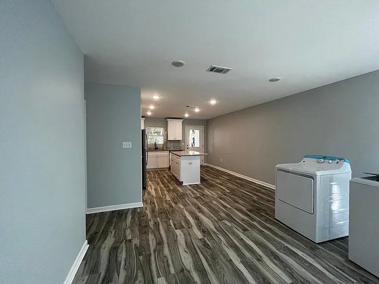 385 Lawler Ave — Photo 14