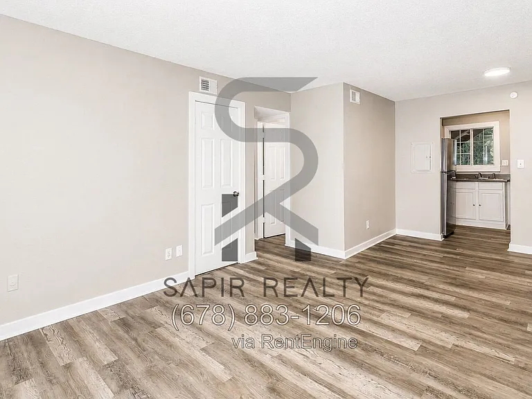 2065 Alison Ct SW #4 — Photo 2