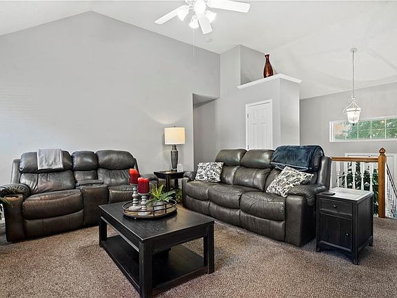 3rd image of 1817 SE Kenwood Dr