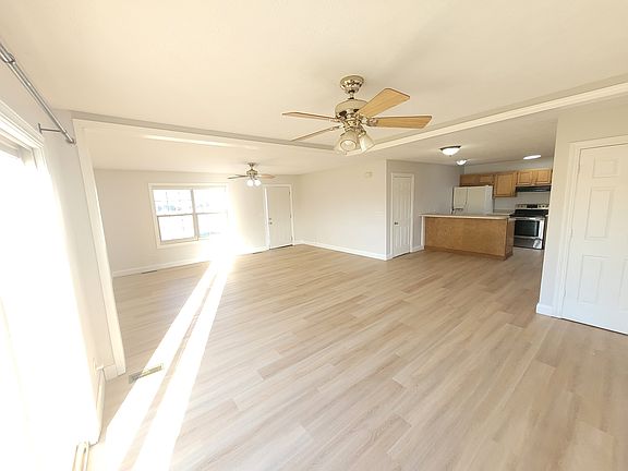 5th image of 2735 Fairview Ct