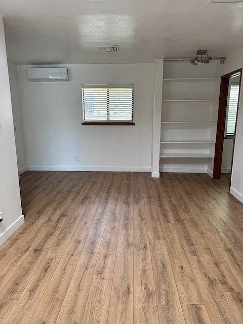406 N Clementine St — Photo 4