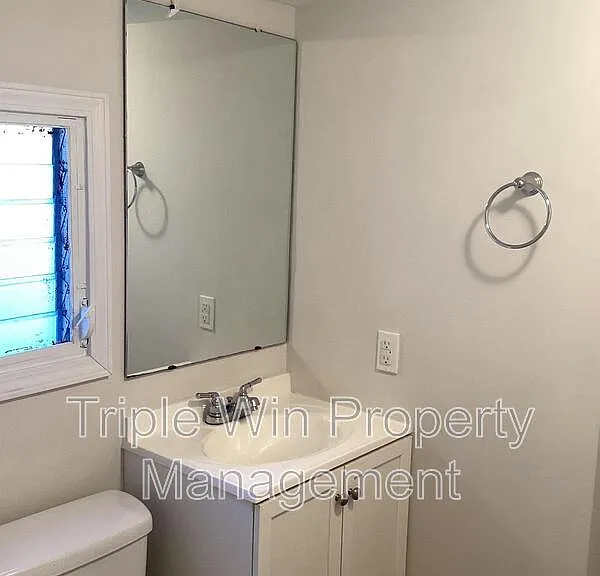 535 S Adams St — Photo 36