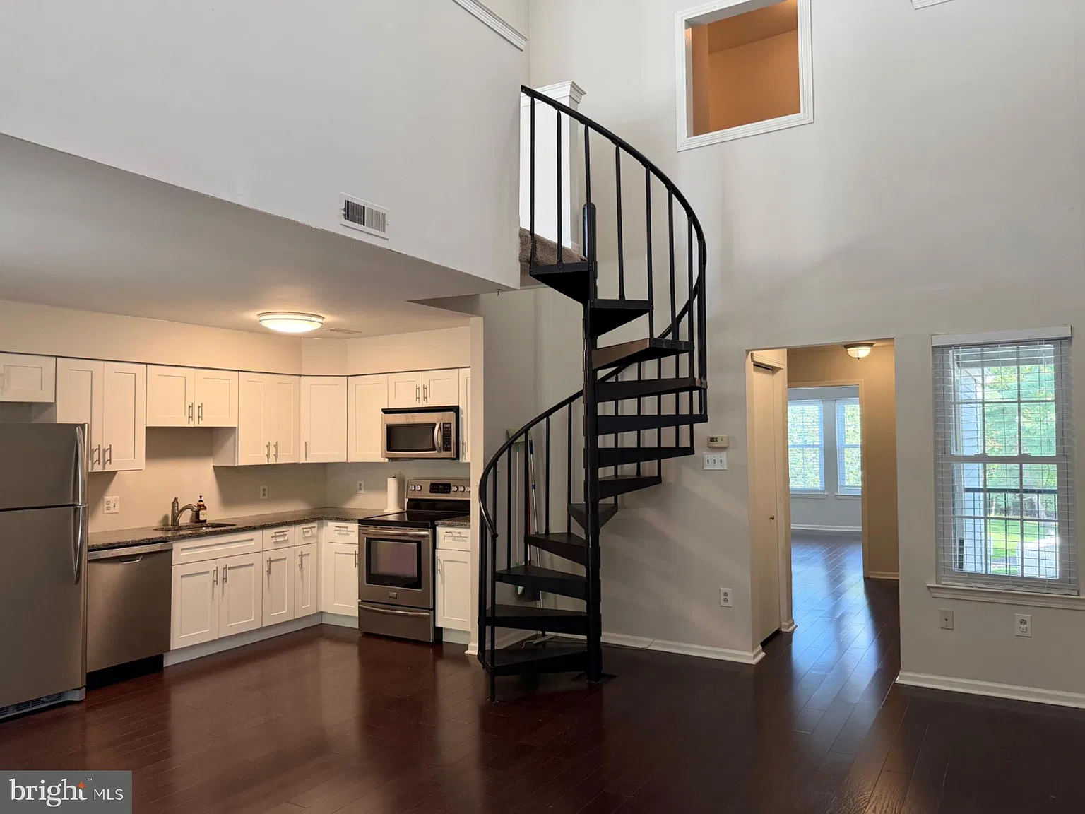 2 bed, 2.0 bath, 1112 sqft, $2,400 — Photo 2