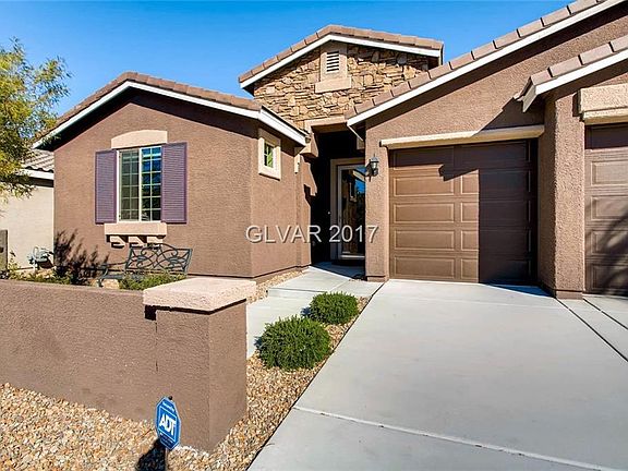 3rd image of 708 Suguaro Bluffs St