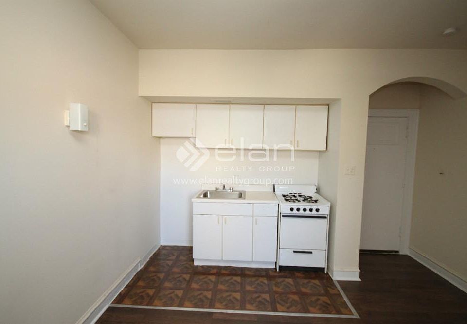 2nd image of 6916 N Lakewood Ave APT 210