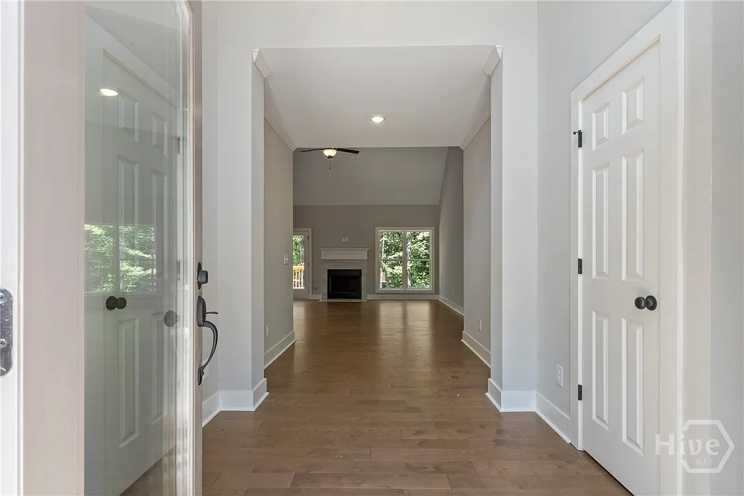 3 bed, 2.0 bath, 1884 sqft, $3,600 — Photo 2