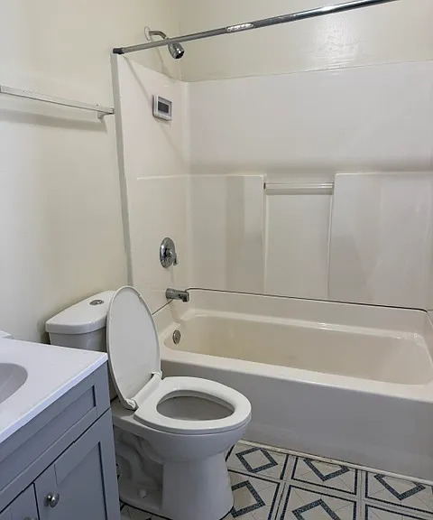 312 1/2 W 11th St #2 — Photo 18