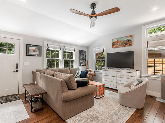 4th image of 132 Williams Avenue