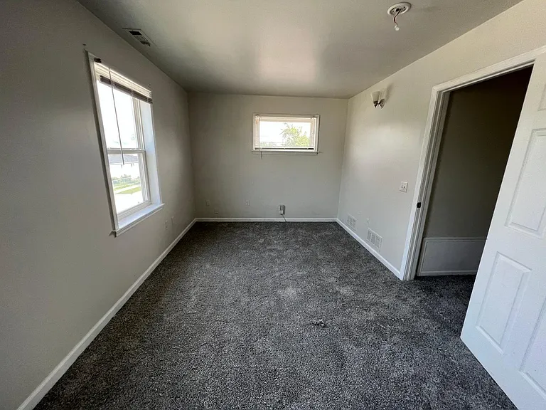28033 Rosemont St — Photo 11
