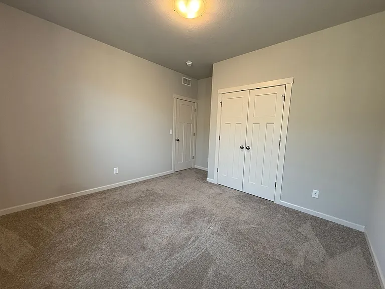4057 SW Reindeer Ave — Photo 8