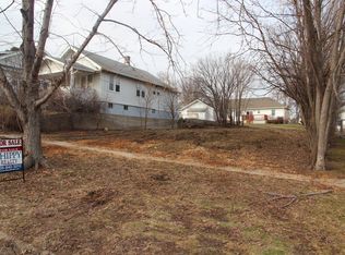 525 S Van Buren St, Winner, SD 57580